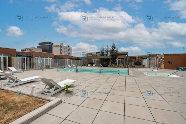 Building Photo - Modern 1 Bedroom 1 Bath Luxury Condo at Th...