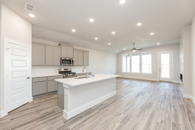 Building Photo - 26319 Camden Cyn Ave