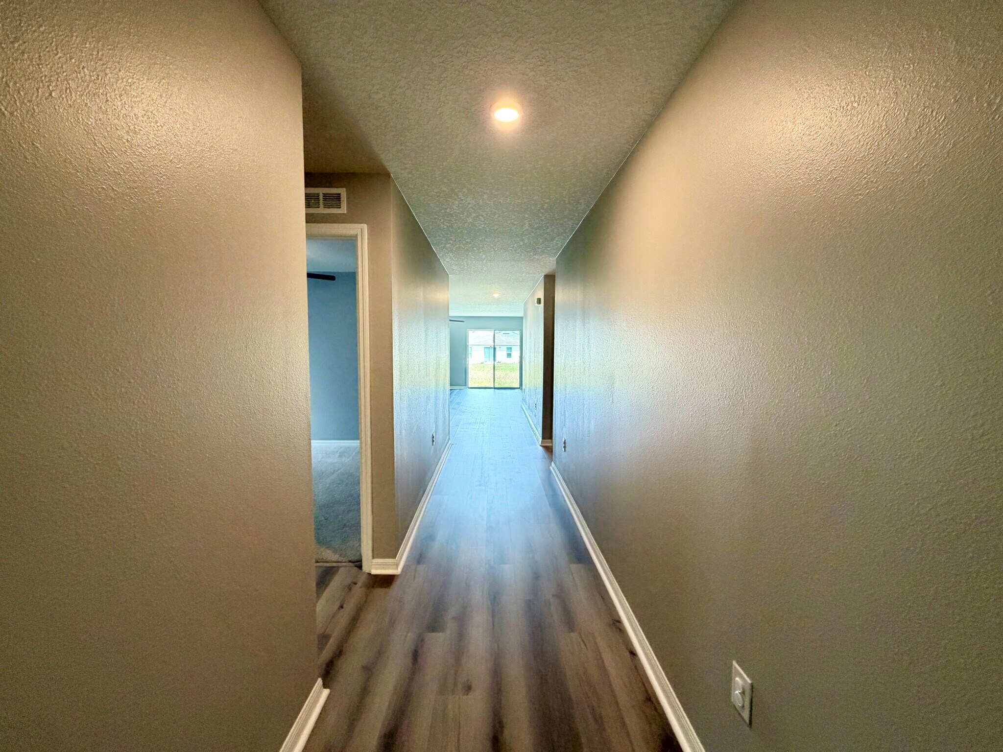 Building Photo - 687 Gila Dr