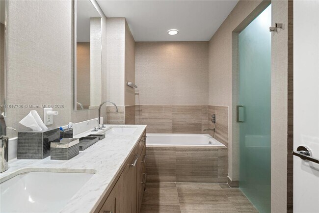 Building Photo - 360 Ocean Dr
