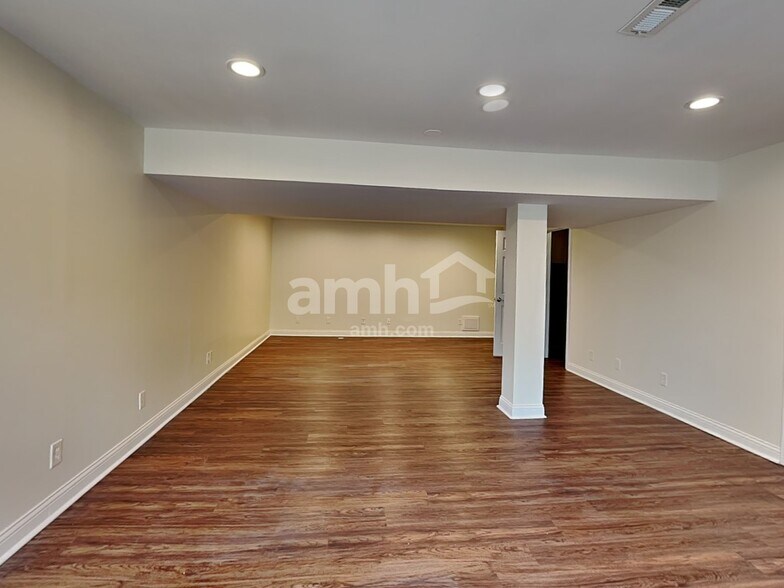 Building Photo - 7450 Sterling Springs Way