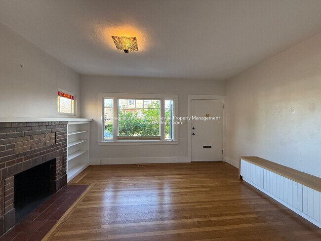 Building Photo - Charming 1920s Alameda East End  2BR+ / 1B...