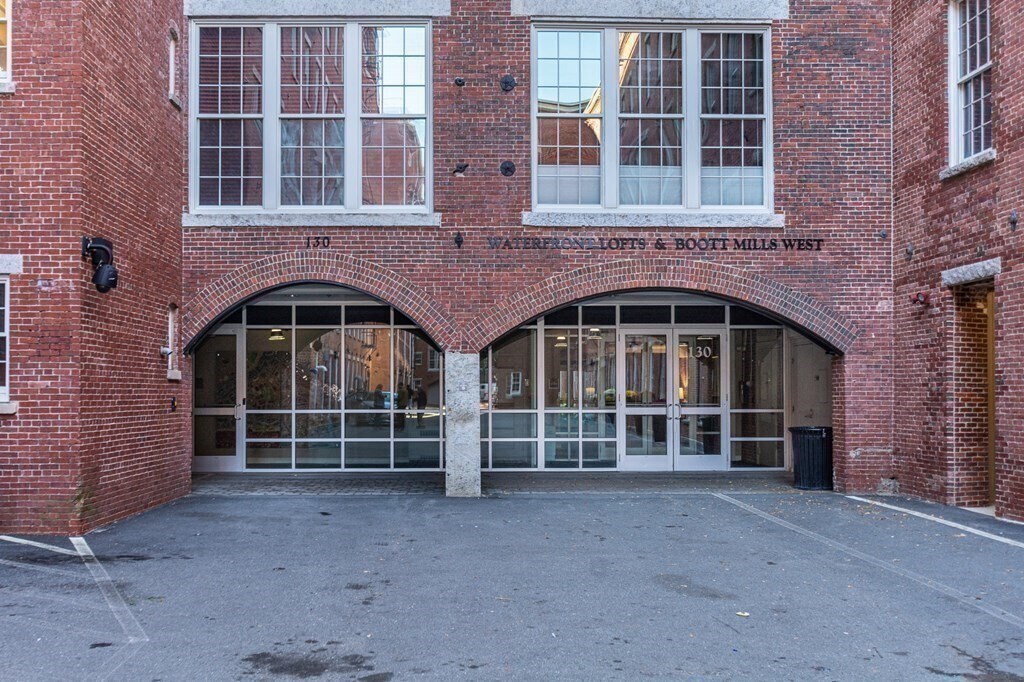 Building Photo - 130 John St