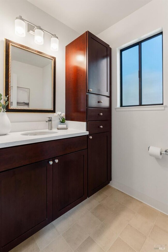 Building Photo - Lovely 2bd/1.5ba Townhome in Heart of San Anselmo