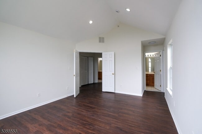 Building Photo - 1611 Vista Terrace