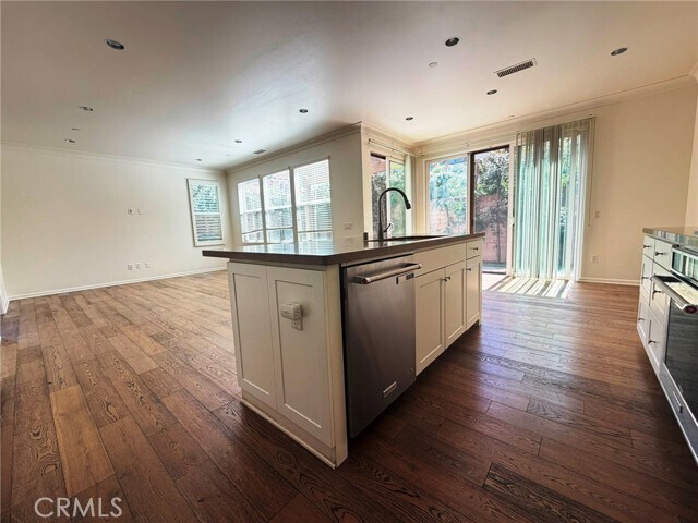 Building Photo - 209 Rodeo