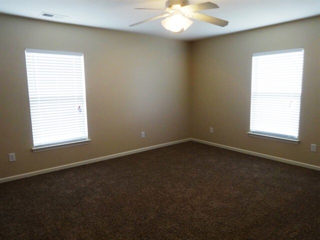 Building Photo - 114 Summer View Road