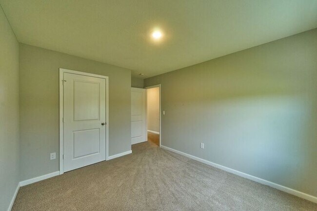Building Photo - 4 Bedroom at Trotter's Landing in Camby With Pond View!