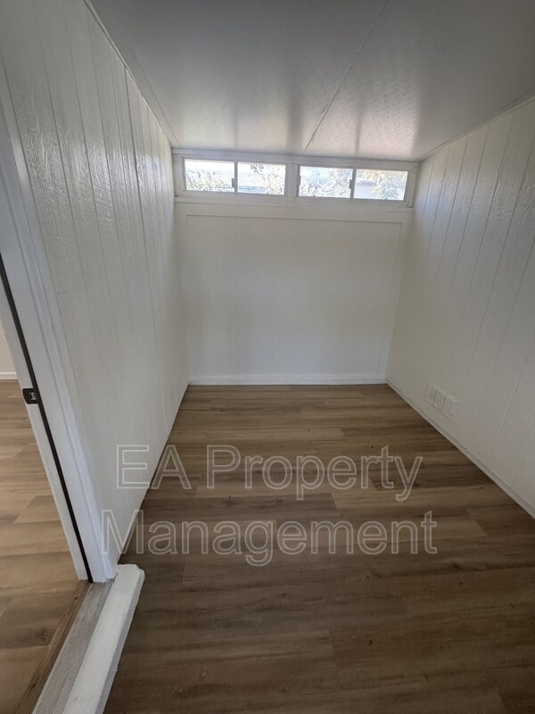 Building Photo - 4830 Aquamarine Dr NE