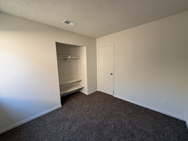 Building Photo - 480 Prairie Way