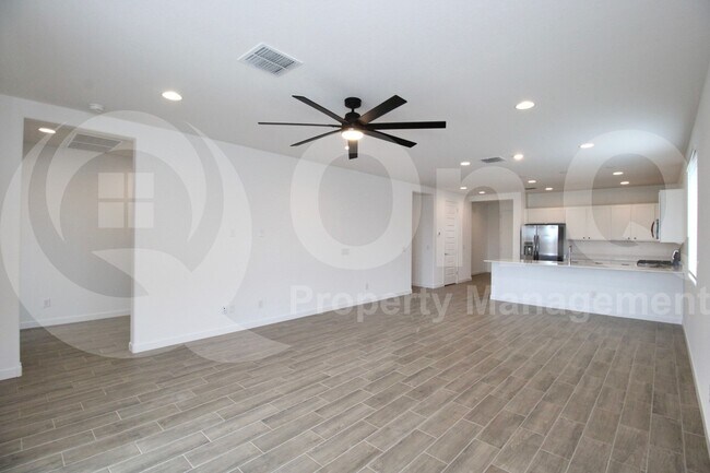 Building Photo - 23097 E Saddle Way