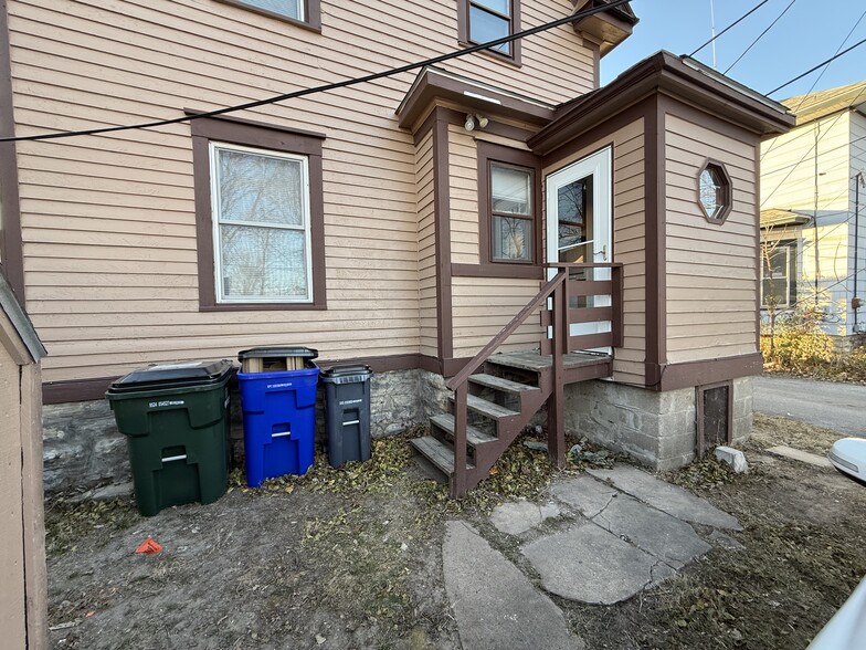 Building Photo - 328 14th St SE