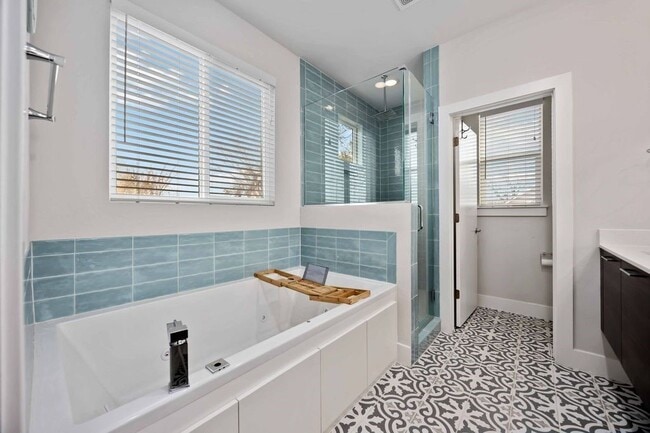 Building Photo - 2314 Gagne St