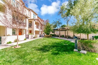 Building Photo - 3-Bedroom 2.5-Bathroom Santa Clara Townhome