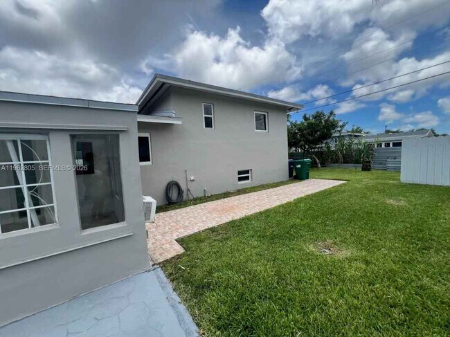 Building Photo - 1260 NE 200th Terrace