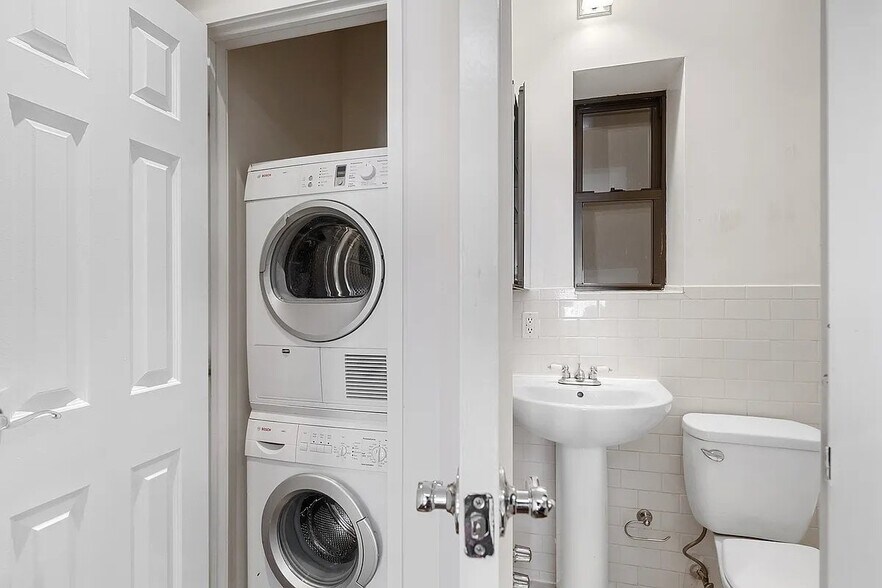 Building Photo - 316 W 14th St