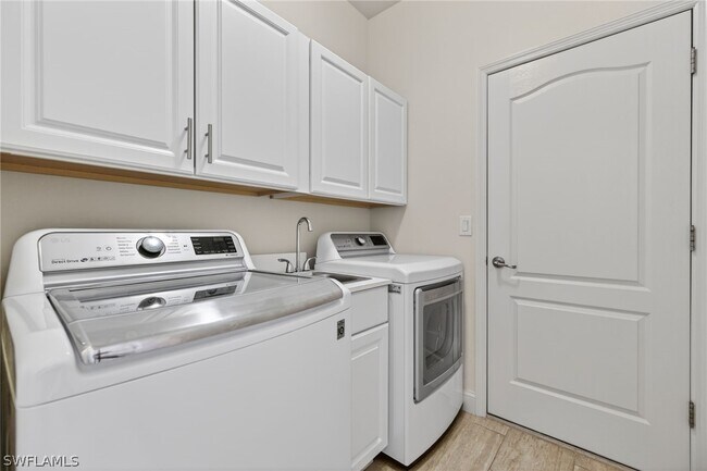 Building Photo - 10464 Yorkstone Dr