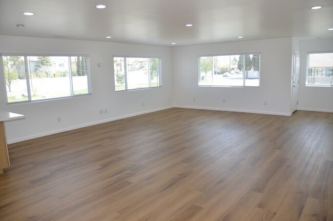 Building Photo - 3605 W 181st St