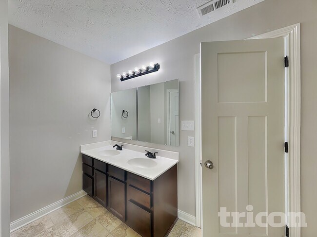 Building Photo - 3345 Deerbrook Dr