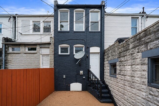 Building Photo - 2427 Ashland Ave