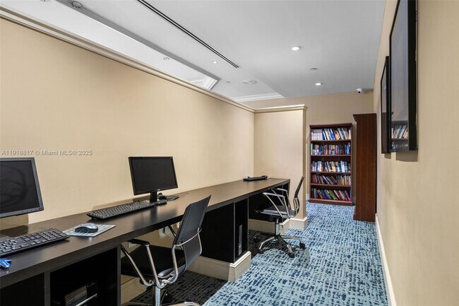 Building Photo - 20000 E Country Club Dr