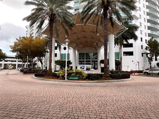Building Photo - 7900 Harbor Island Dr
