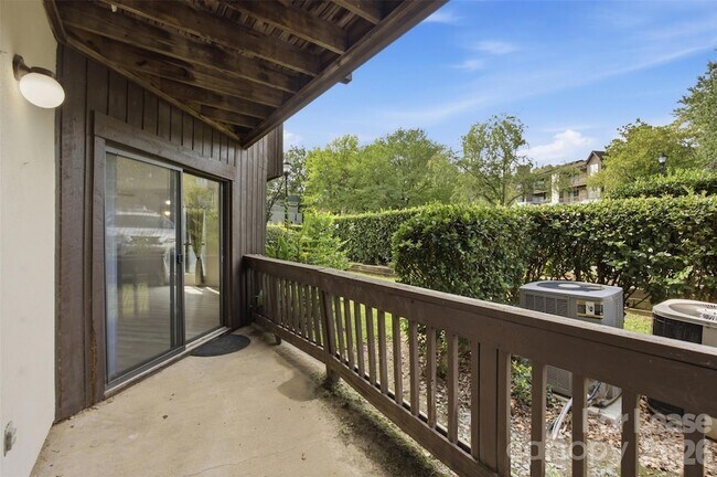 Building Photo - 8157 Cedar Glen Dr