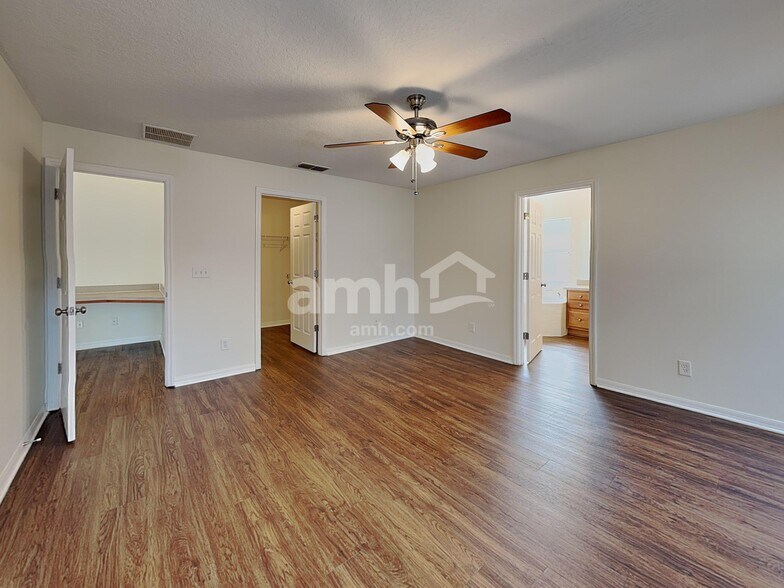 Building Photo - 1145 Bluegrass Dr