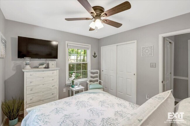 Building Photo - Beautiful Fully Furnished 3 Bed, 2 Bath Ho...