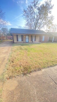 Building Photo - Newly renovated 3 bedroom 1 bath home