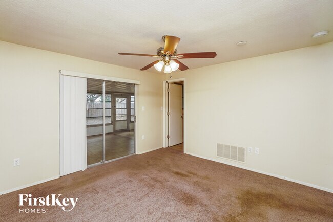 Building Photo - 10134 Oleander Dr