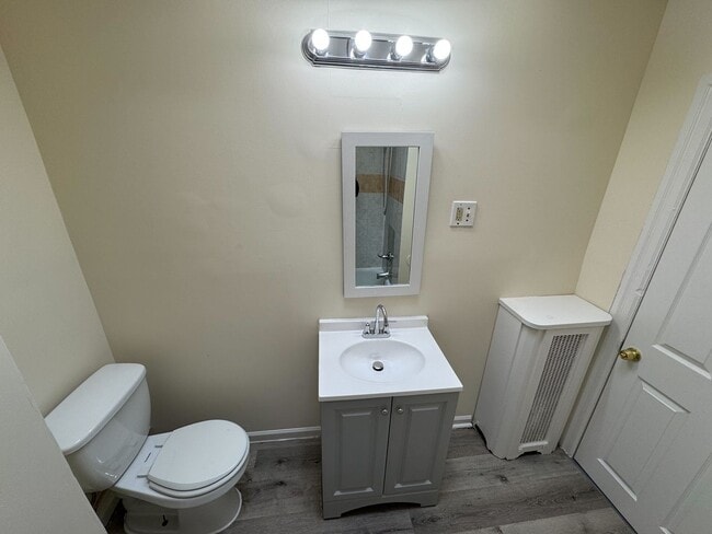 Building Photo - 1739 Roselyn St