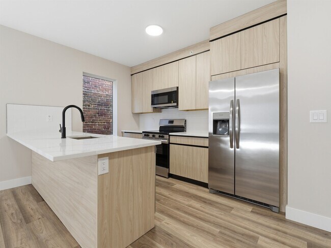 Building Photo - 304 61st St