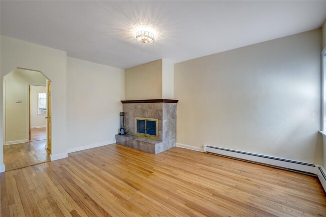 Building Photo - 3 Woodmere Ln
