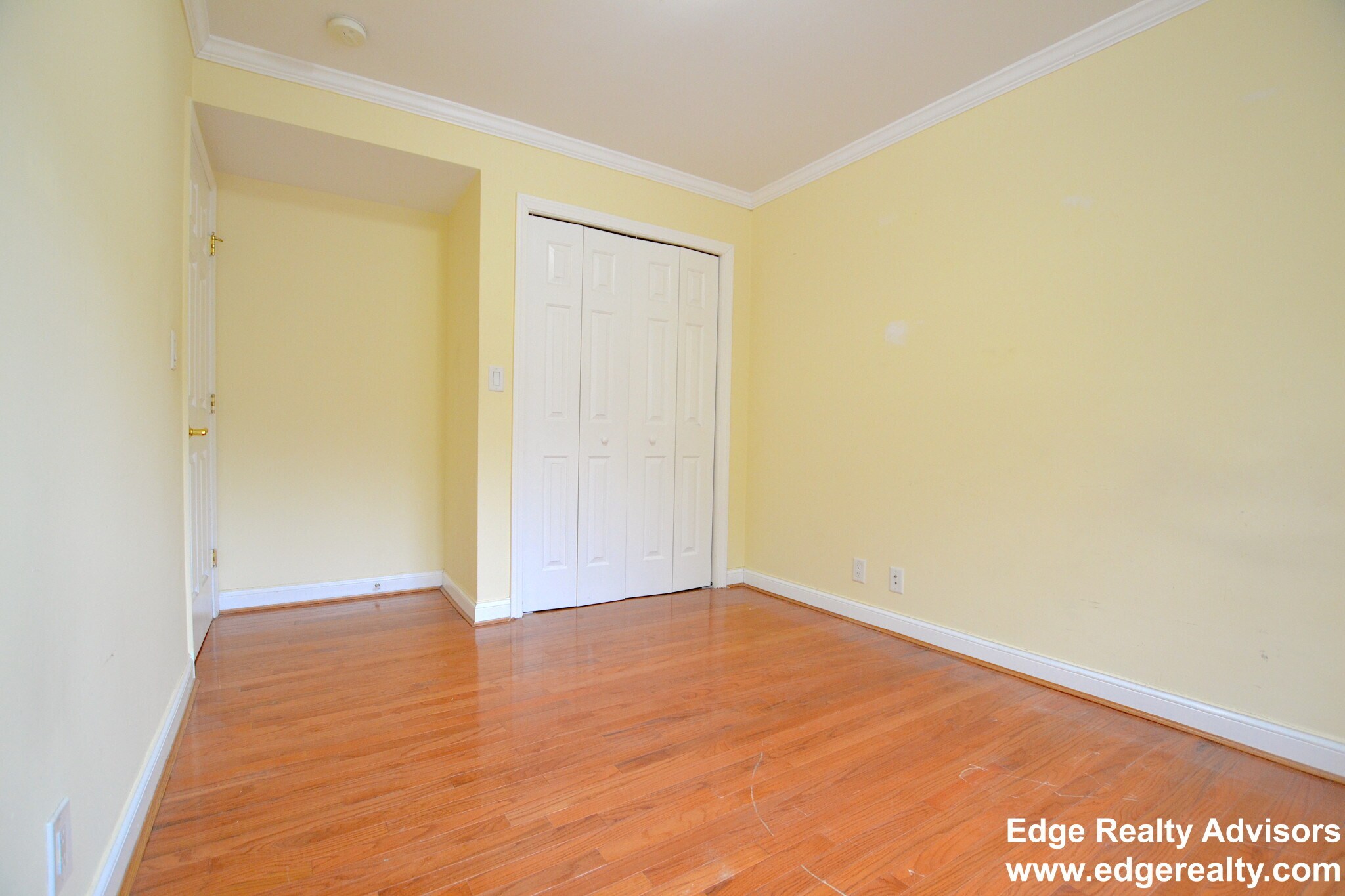 Building Photo - 128 Newton St