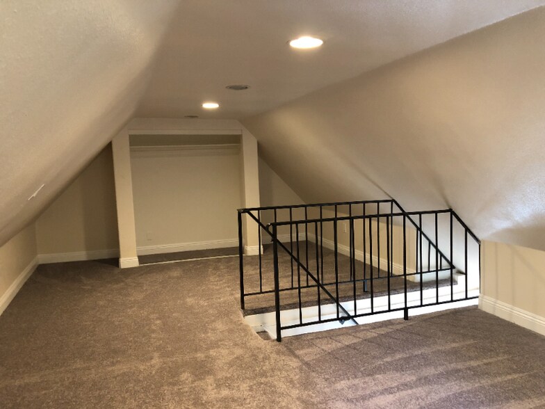 Building Photo - 22822 Azalia Ln