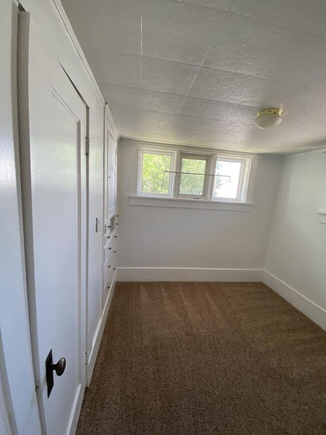 Building Photo - 227 N 400 E