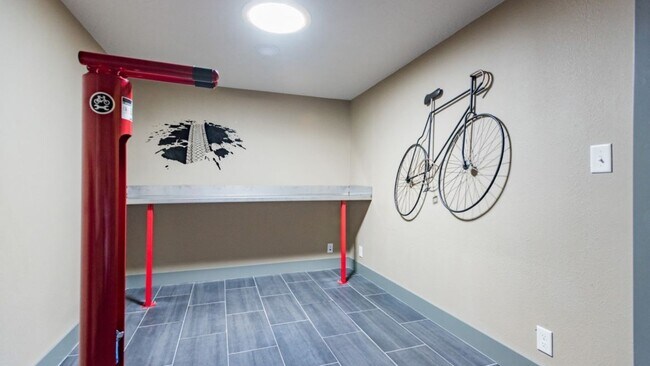 Building Photo - 1153 N Redwood Rd