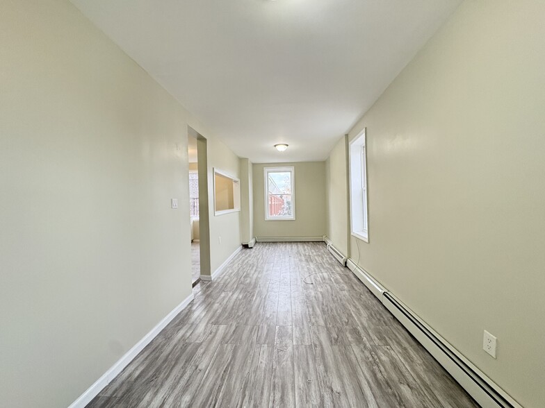 Building Photo - 114 Mallory Ave