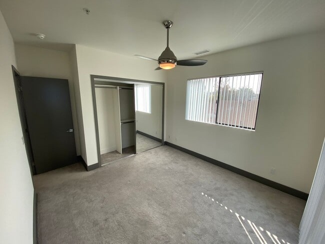 Building Photo - NEWER  SMART HOUSE 4BD*4BA*TOWNHOME*HWFLS*...