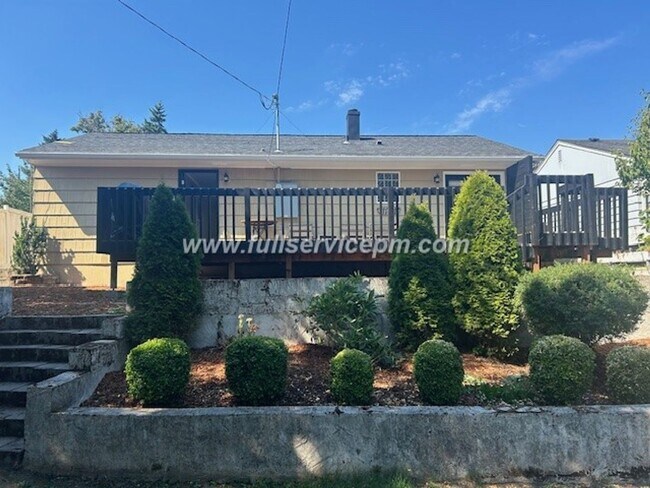 Building Photo - West Seattle Vintage Charm meets Modern! Huge Deck and Fire pit!