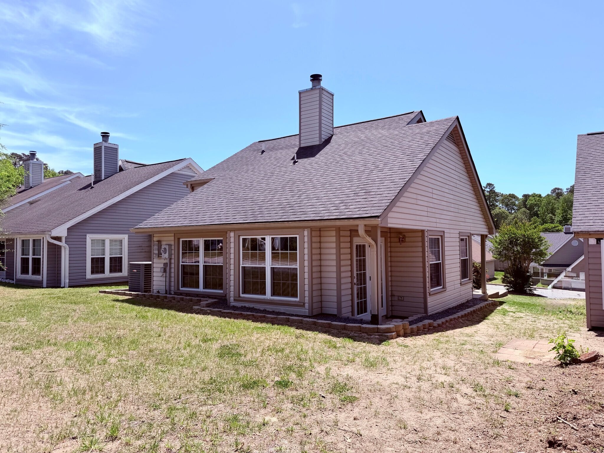 Building Photo - 405 Amberly Dr