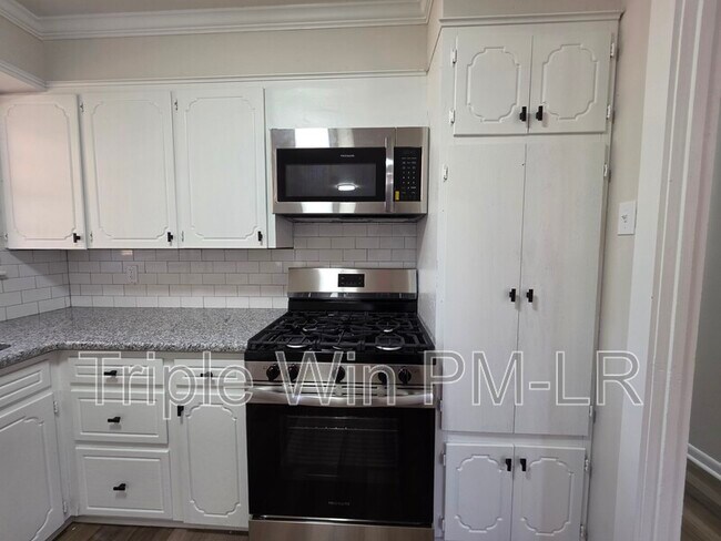 Building Photo - 1413 Nannette St