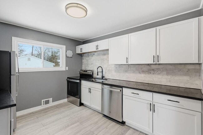 Building Photo - 3042 Rightmire Blvd