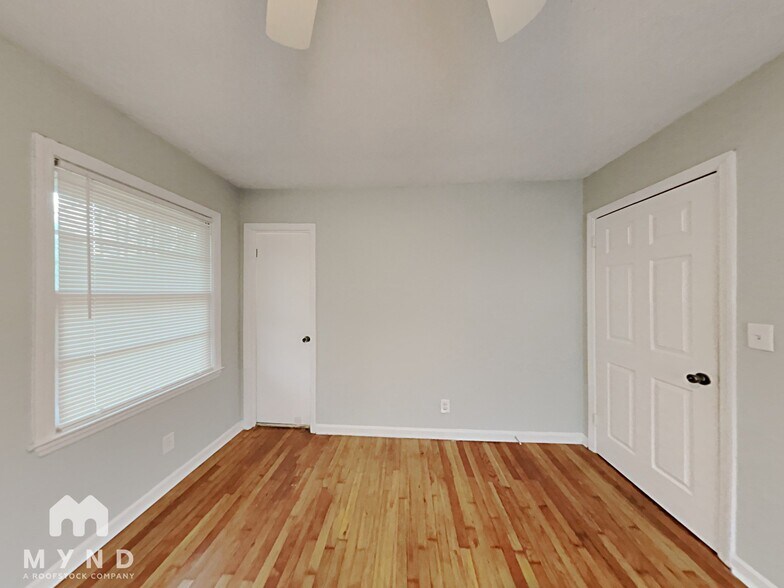 Building Photo - 152 Robin Hood Dr