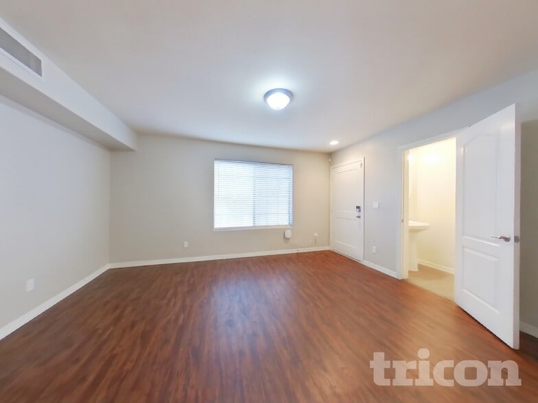 Building Photo - 3446 E Avalon Dr