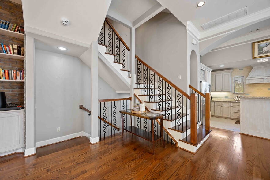 Second floor - 328 Bomar St