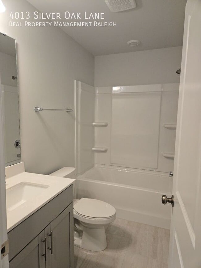 Building Photo - 4013 Silver Oak Ln