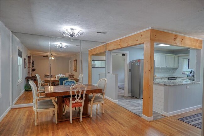 Building Photo - 1285 Willivee Dr