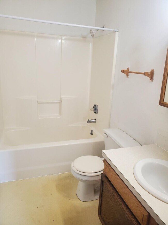 Building Photo - Derby half duplex